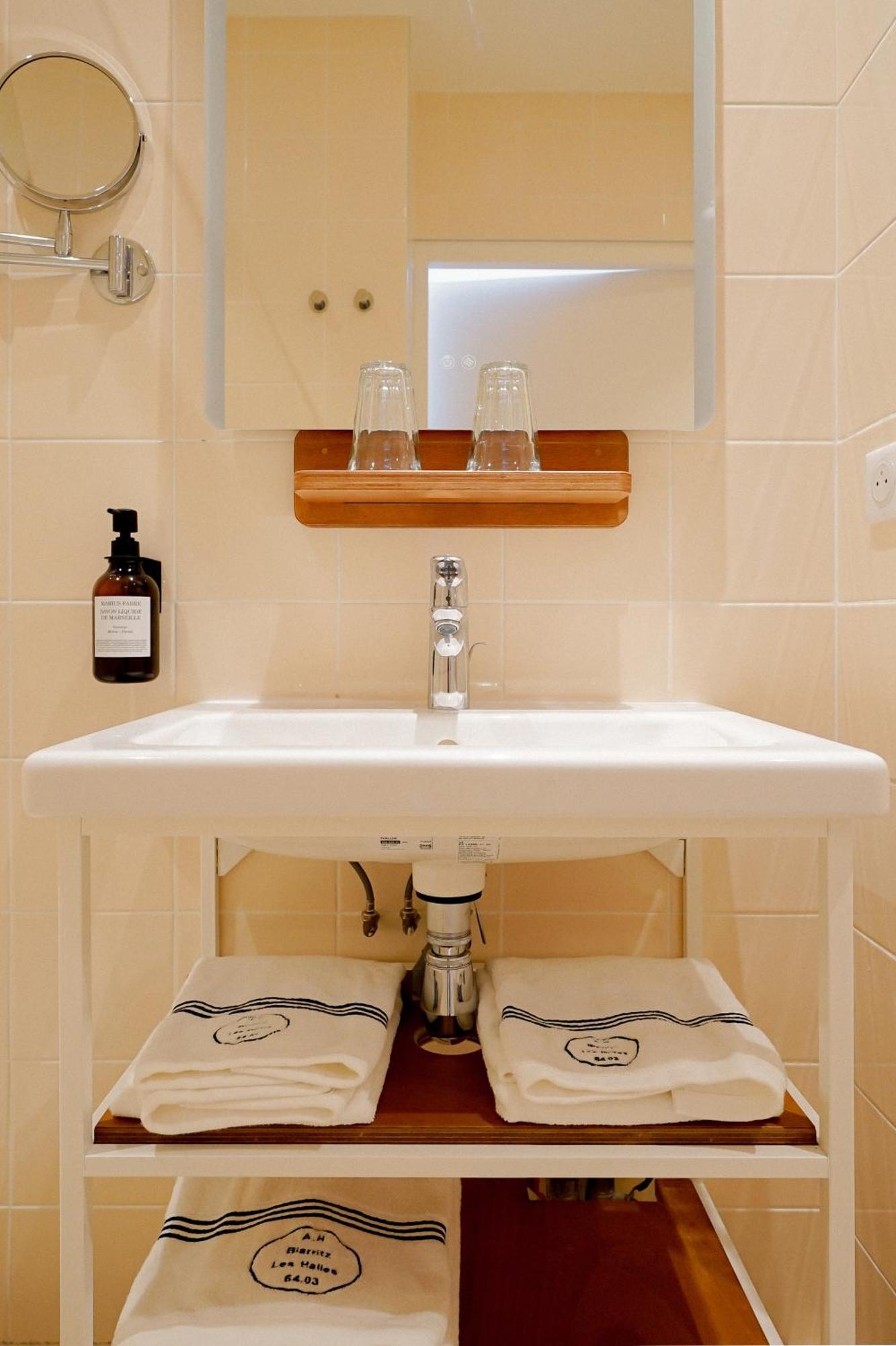 Alfred Hotels Les Halles Биариц Екстериор снимка