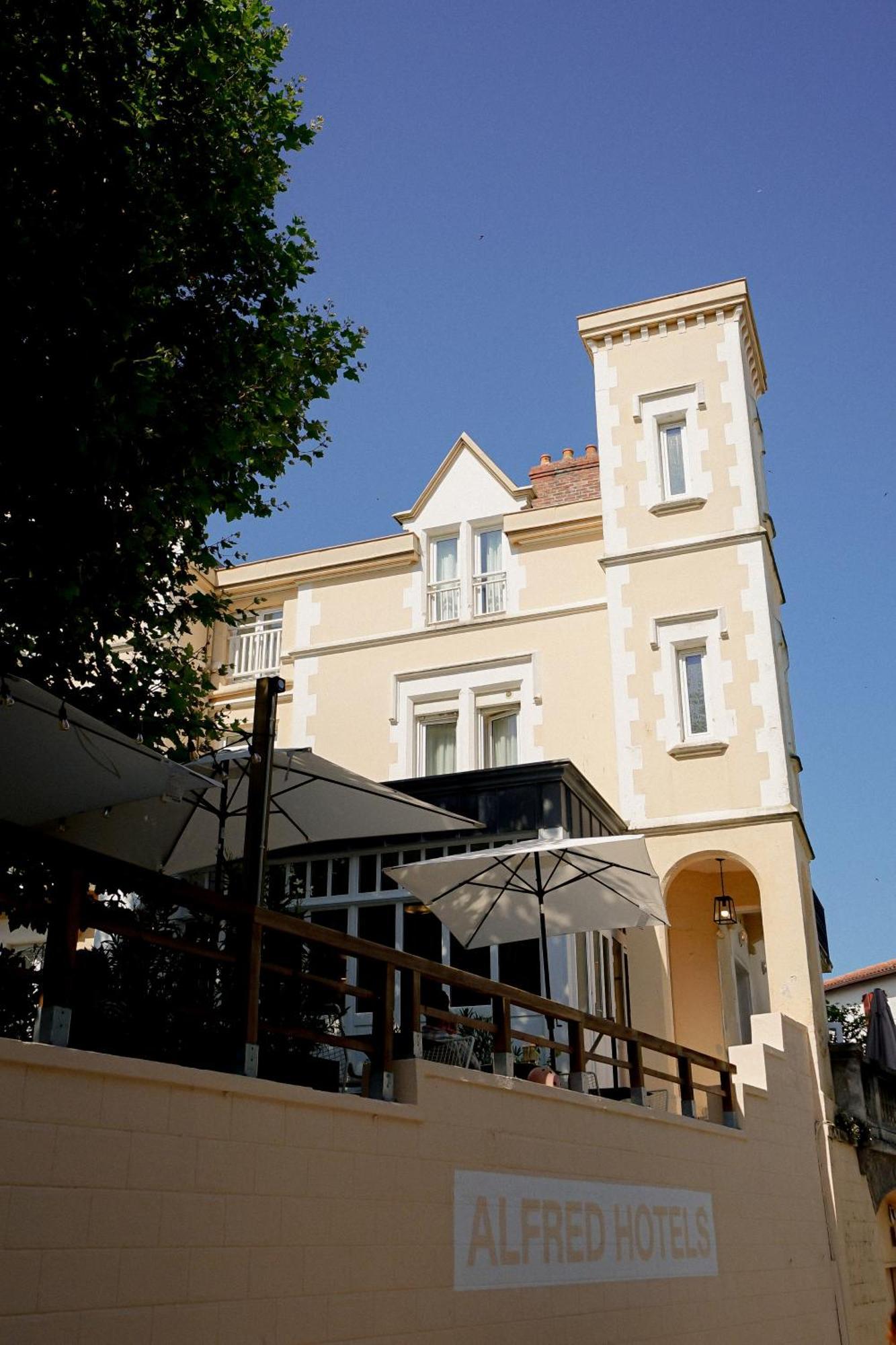 Alfred Hotels Les Halles Биариц Екстериор снимка