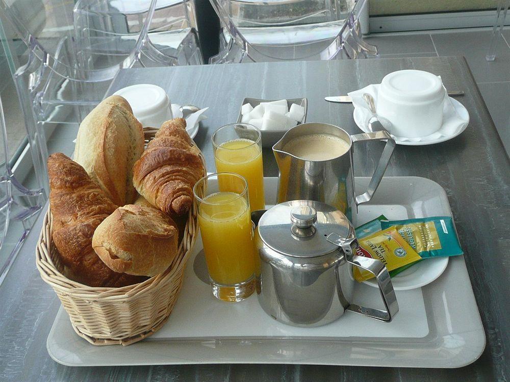 Alfred Hotels Les Halles Биариц Екстериор снимка