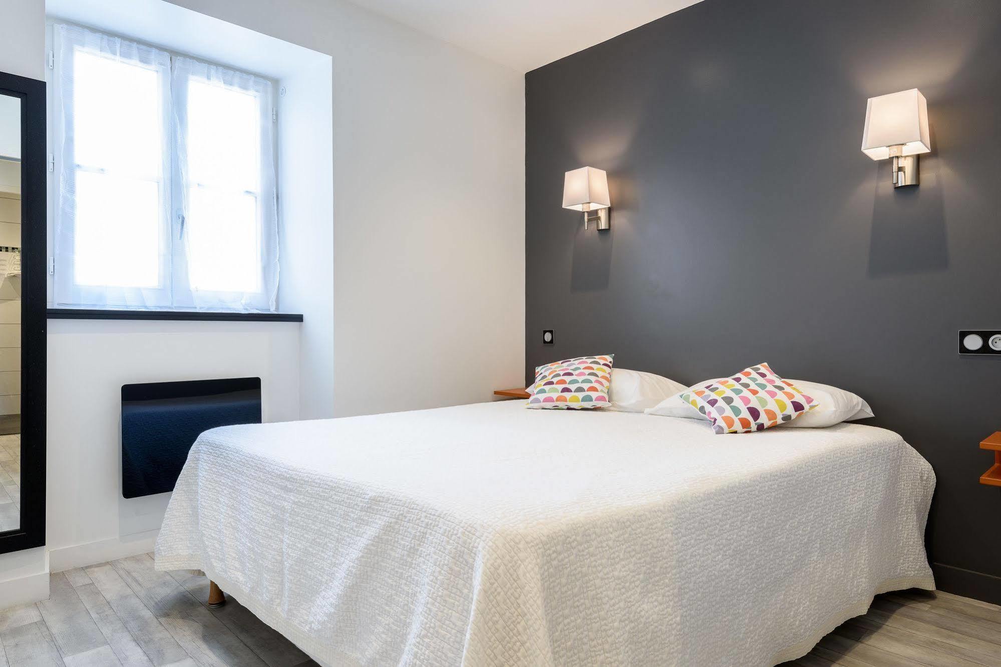 Alfred Hotels Les Halles Биариц Екстериор снимка