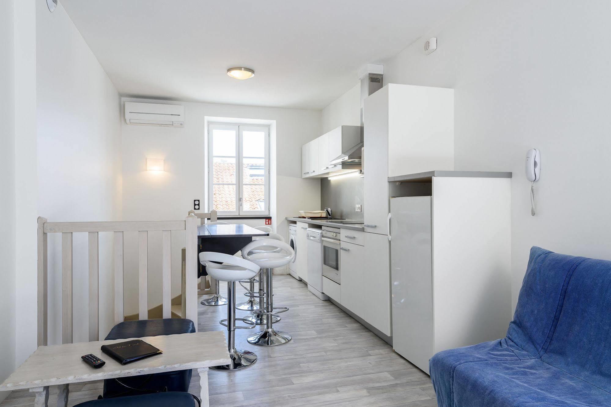 Alfred Hotels Les Halles Биариц Екстериор снимка
