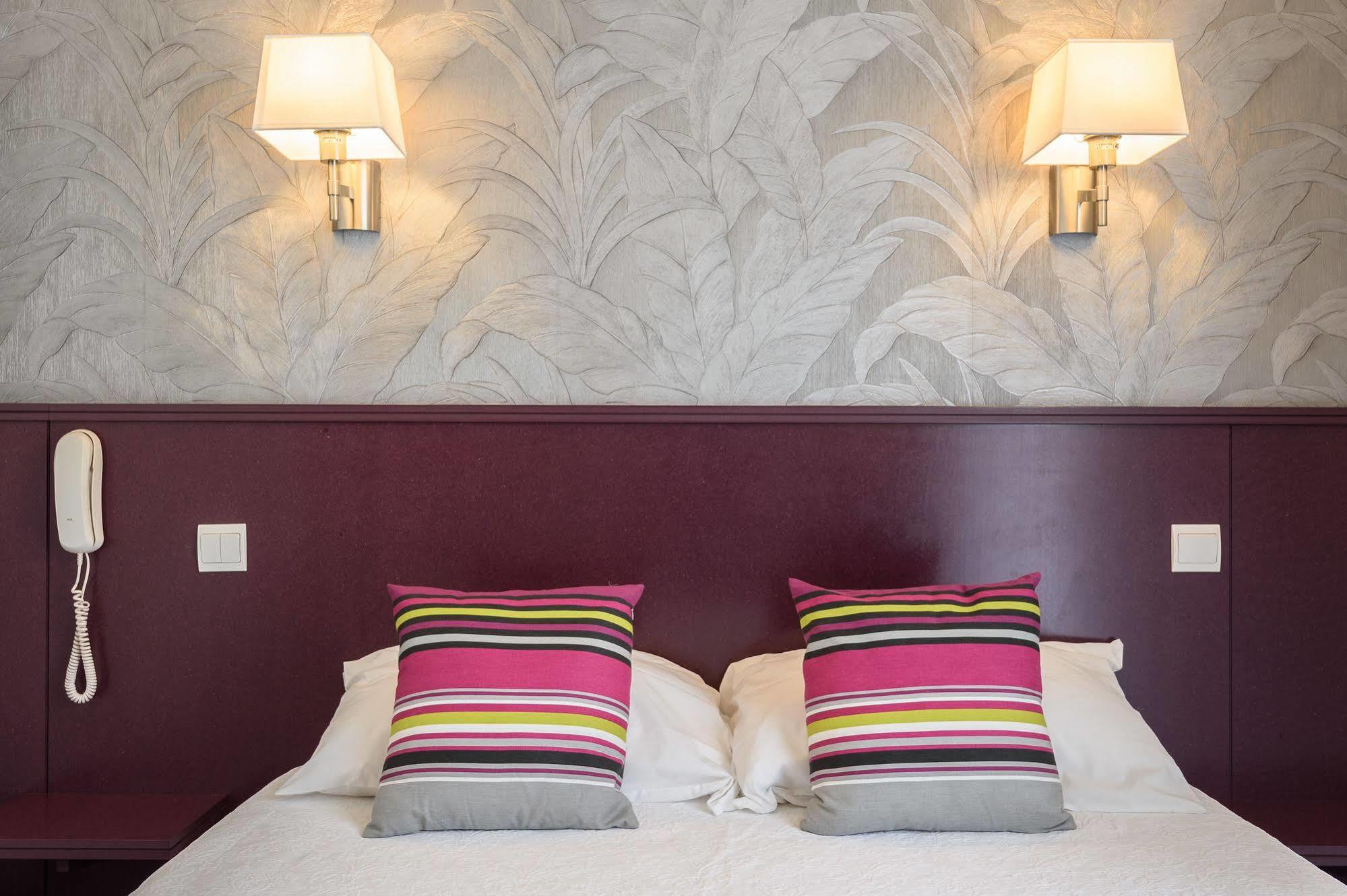 Alfred Hotels Les Halles Биариц Екстериор снимка